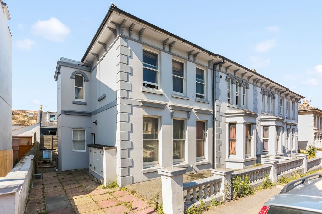 Property photo 1 of 13