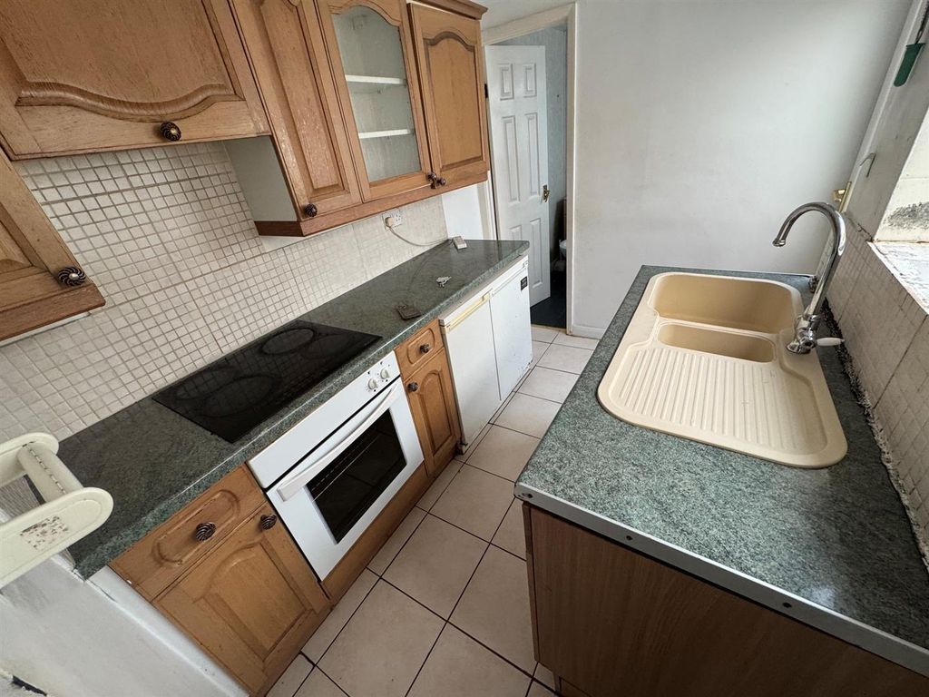 Property photo 3 of 12 Kitchen.Jpg