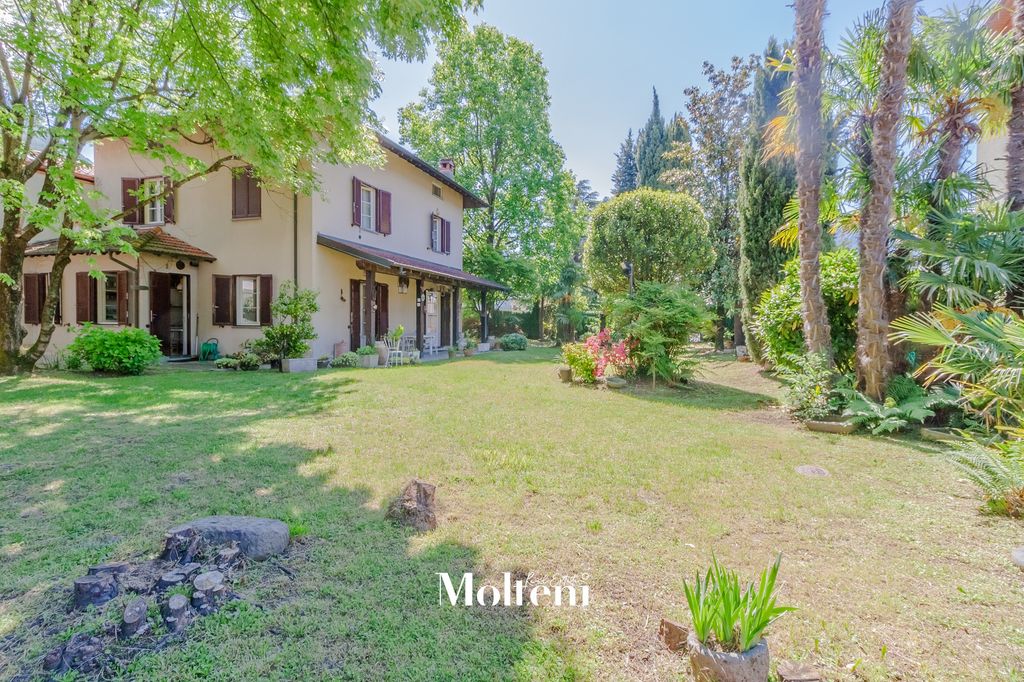 Property photo 2 of 42