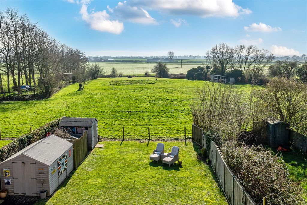 Property photo 2 of 25 1422424-9-69A83F3E4Df6F.Jpg