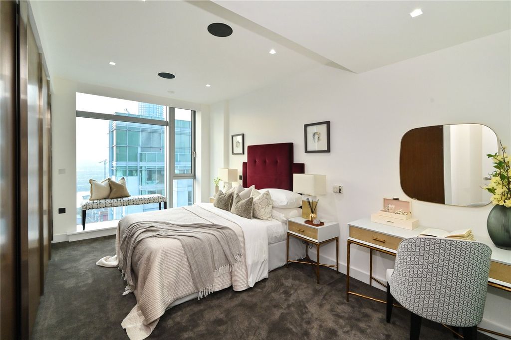 Property photo 3 of 28 Principal Bedroom