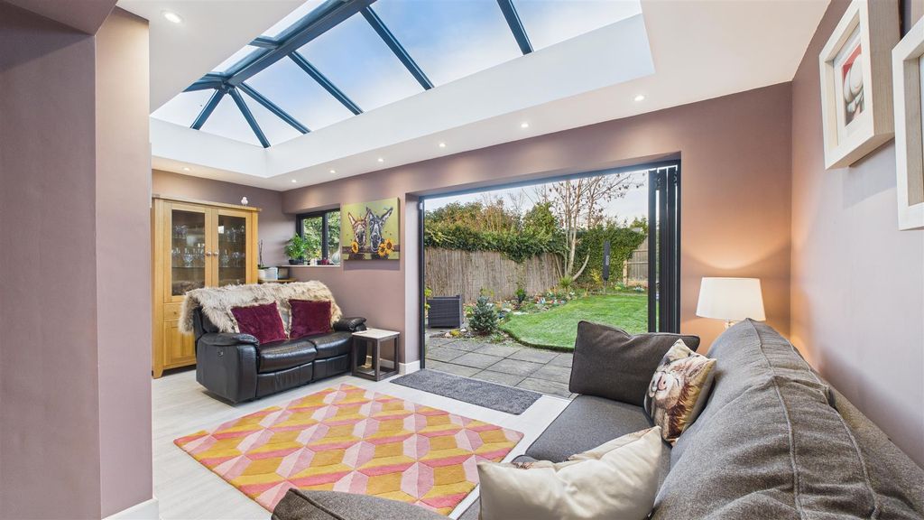 Property photo 2 of 31 Cam05101G0-Pr0102-Still009.Jpg