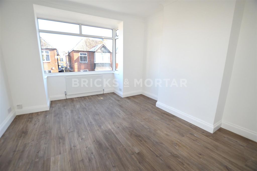 Property photo 3 of 7 23 Lisle Street Bedroom 1.Jpg