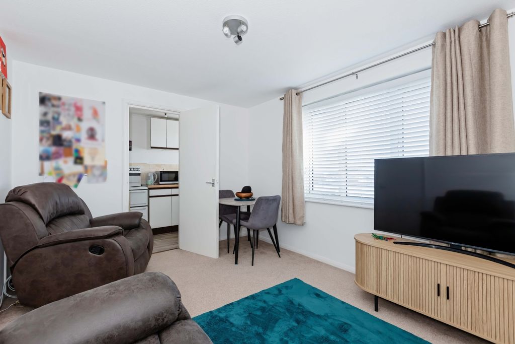 Property photo 3 of 15 Jevington Court_5
