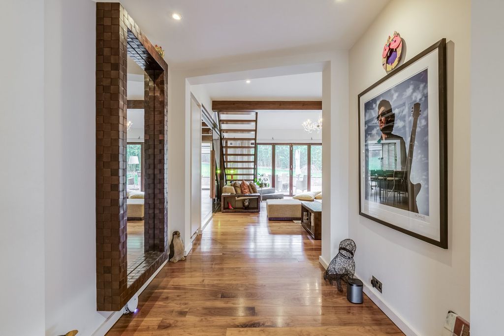 Property photo 2 of 31 Picture No. 19