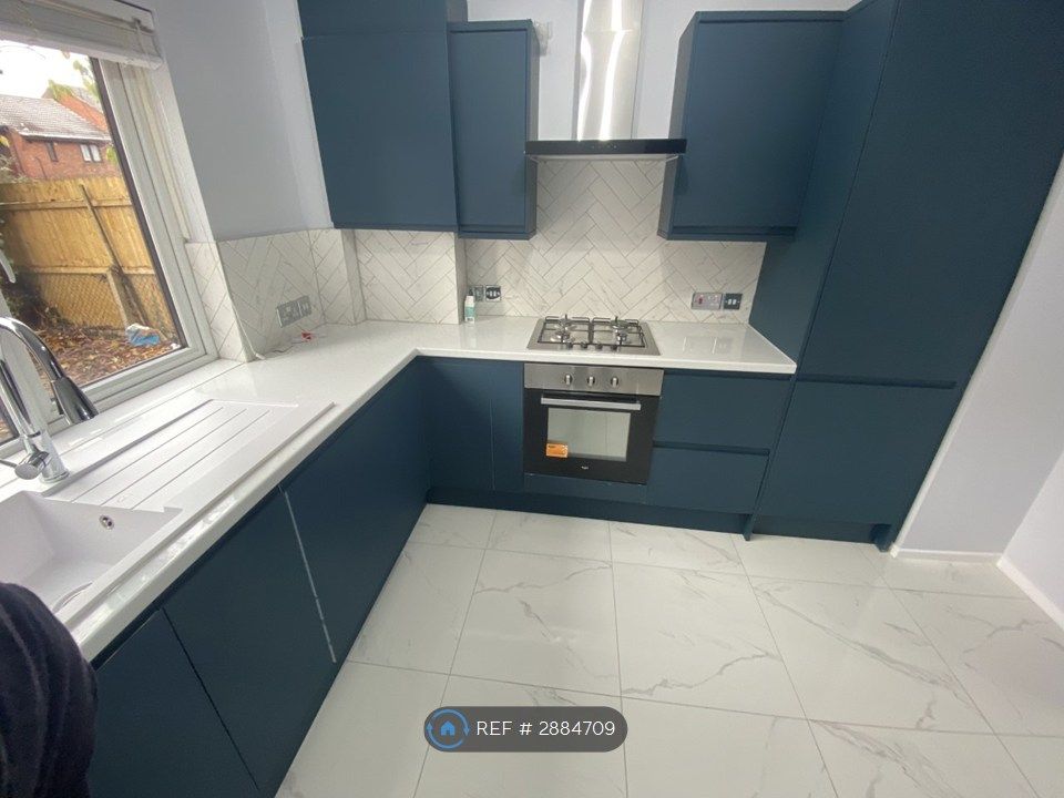 Property photo 1 of 8 Kitchen