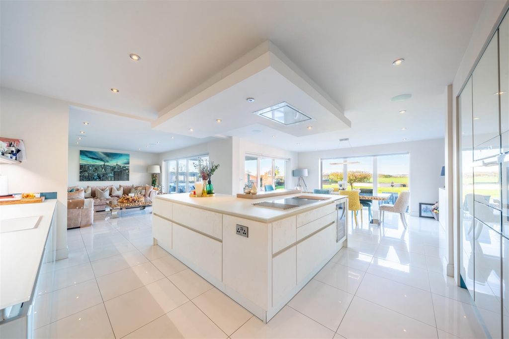 Property photo 3 of 38