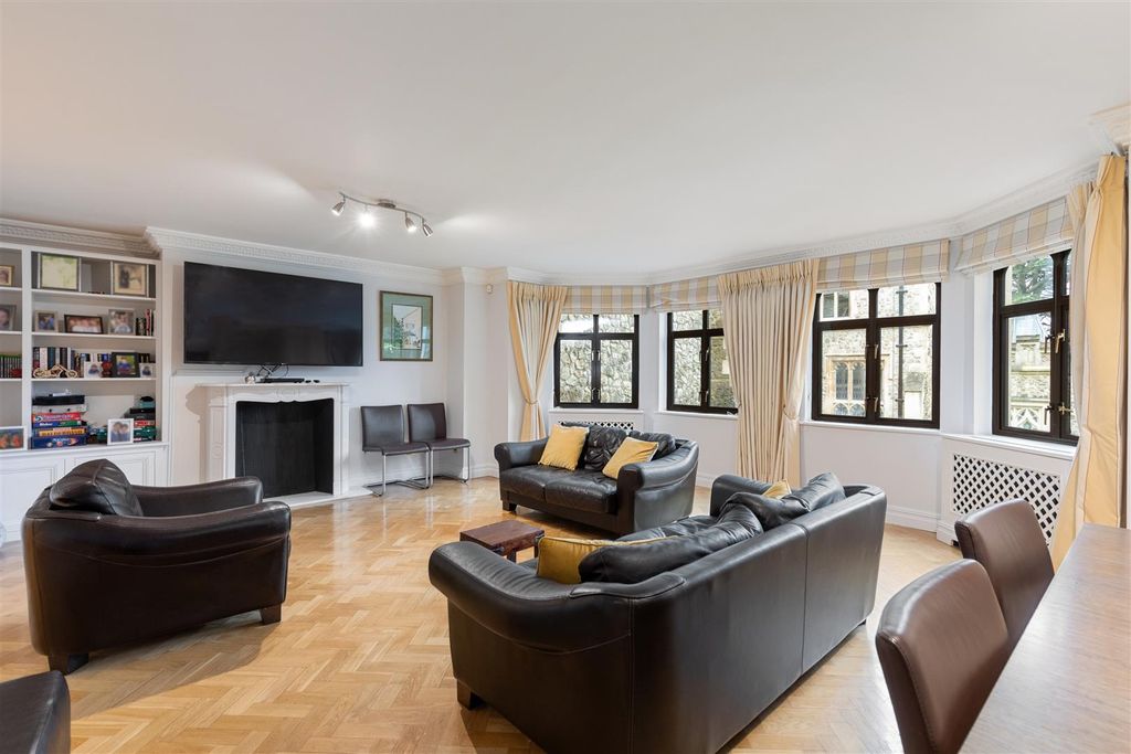 Property photo 3 of 12 181020245_Sbsm _12 Stanmore Hall Wood Lane _Ha7 4J
