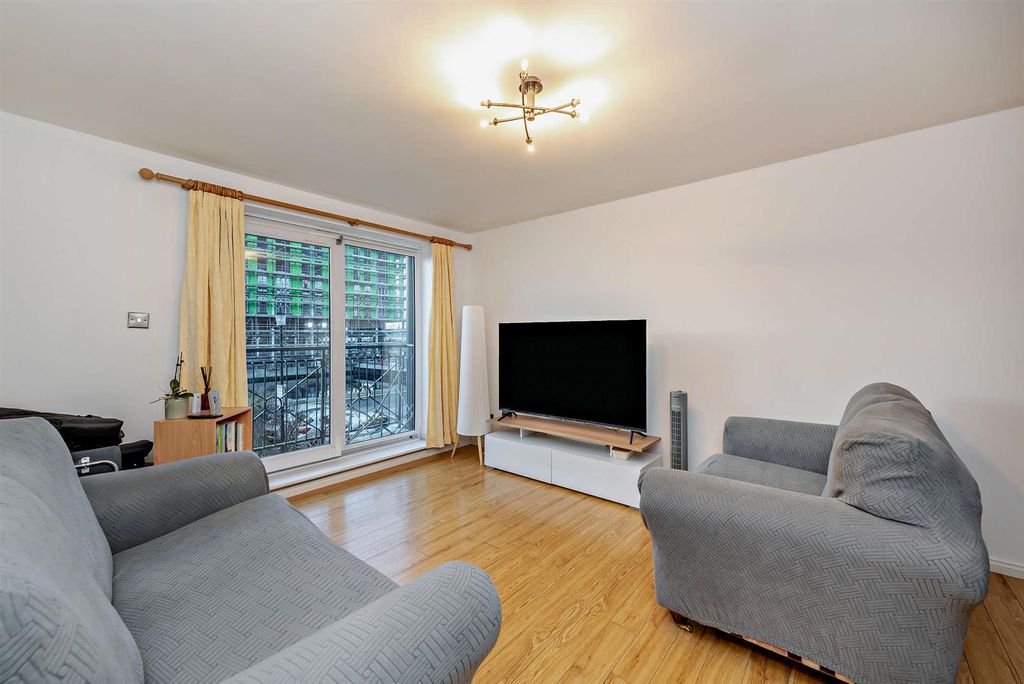 Property photo 3 of 16 8671219-Interior08-800.Jpg