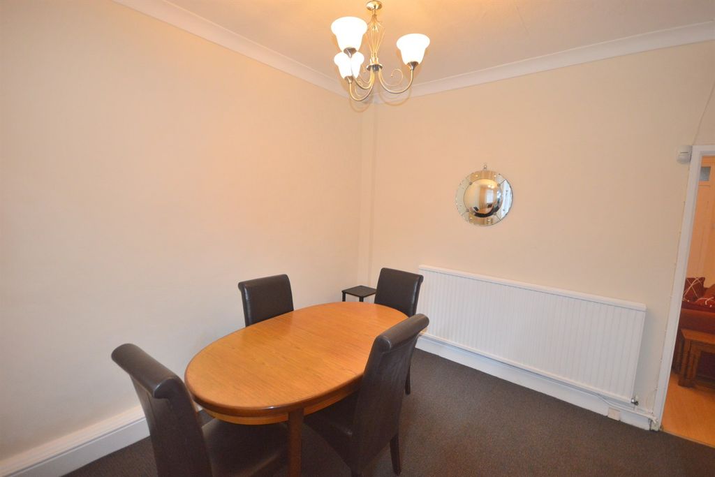 Property photo 3 of 8 Dining Area