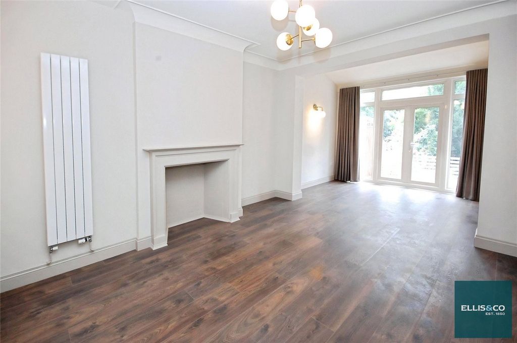 Property photo 2 of 12 Picture No. 33