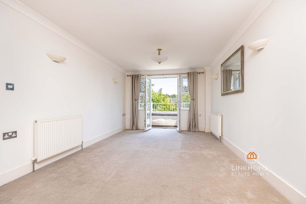 Property photo 2 of 22