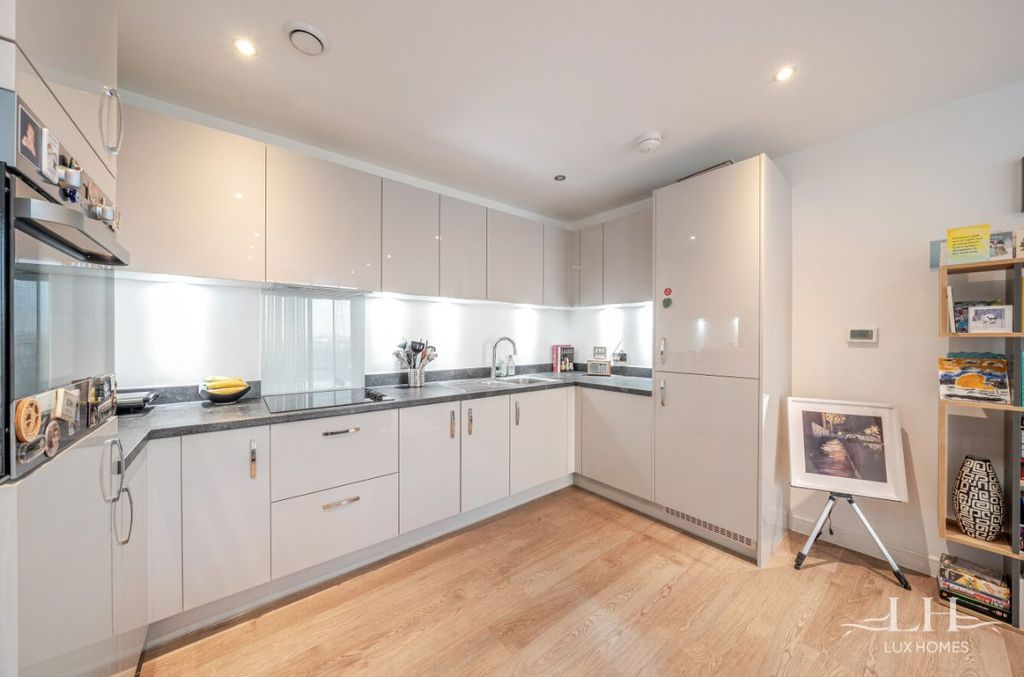 Property photo 3 of 23