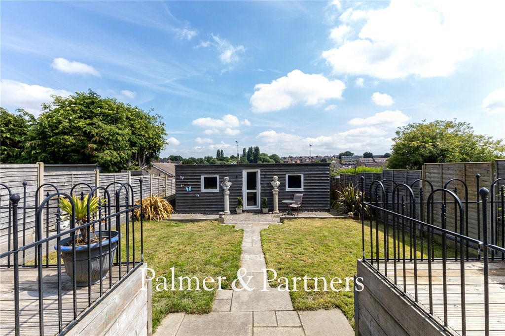 Property photo 2 of 30 Picture No. 01