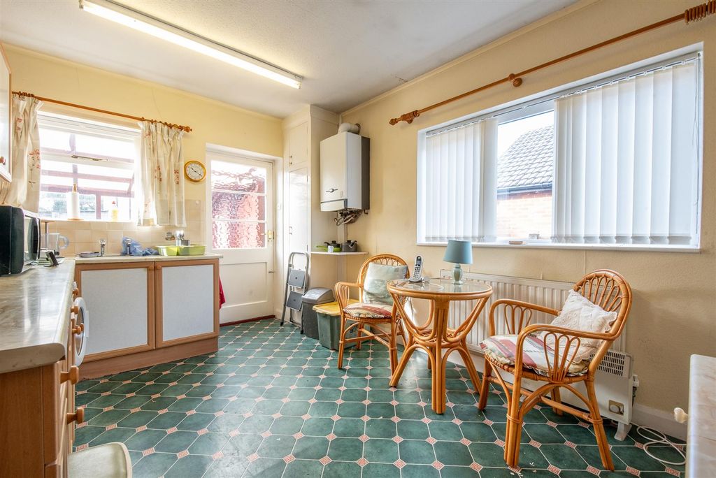 Property photo 3 of 17 Kitchen/Diner