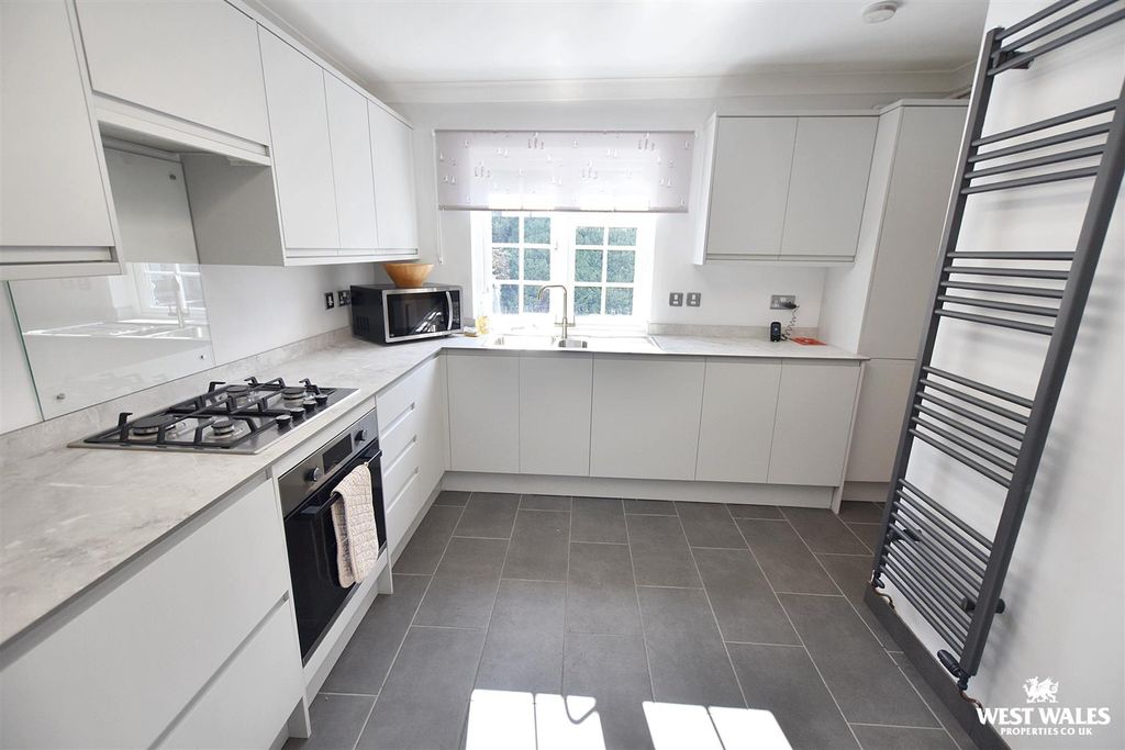 Property photo 2 of 18 12 (13).Jpg