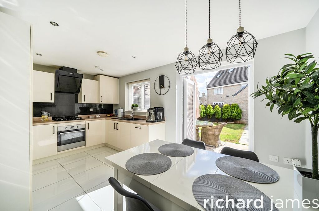 Property photo 3 of 13 E787Bb2F22594Fa3A271Aacdfd65B59c