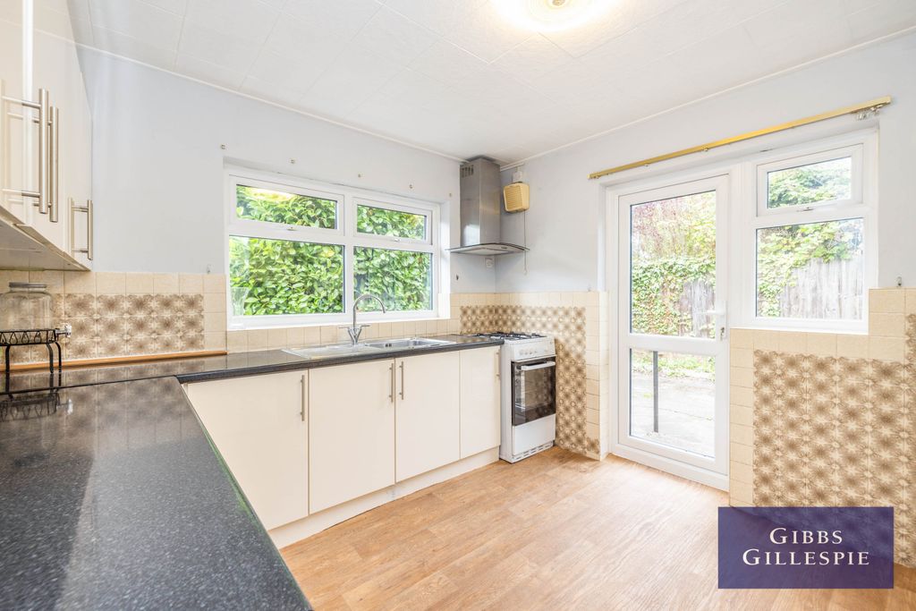 Property photo 3 of 10 4
