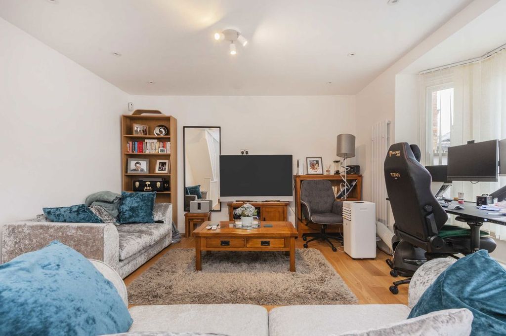 Property photo 2 of 8
