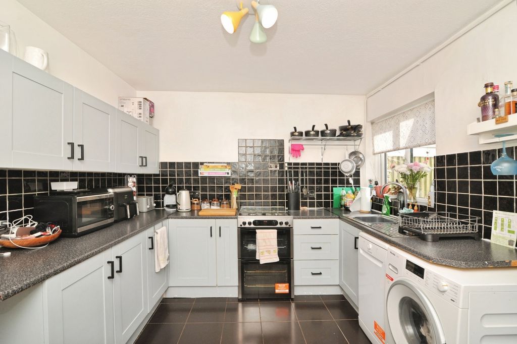 Property photo 2 of 18 Pbox-Img.Jpg