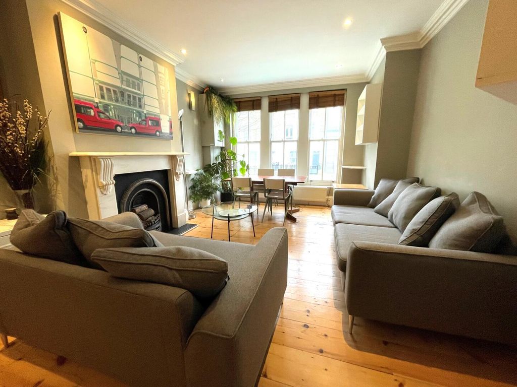 Property photo 1 of 10 Living Room