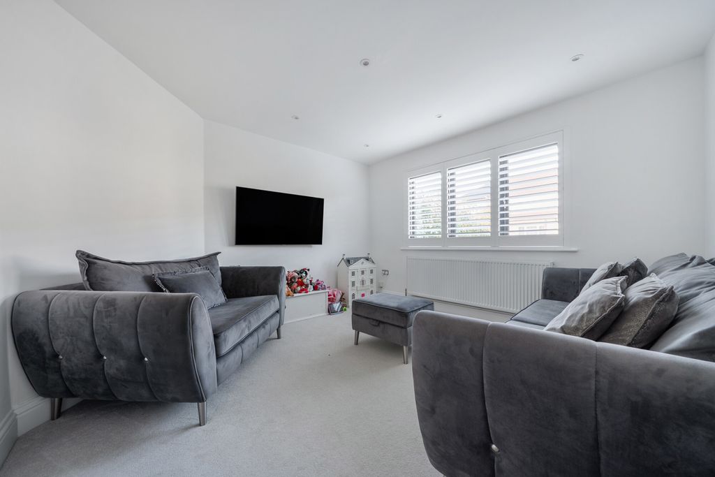 Property photo 2 of 21 1410272-15-699dc9...