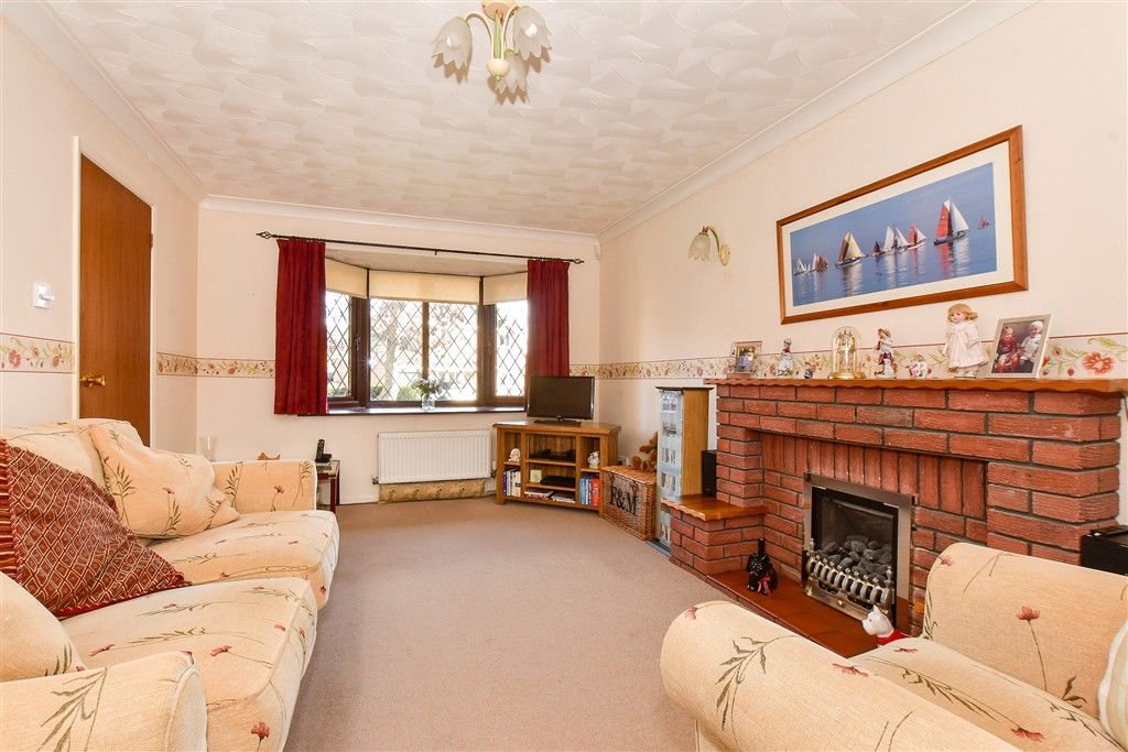 Property photo 3 of 12 Lounge