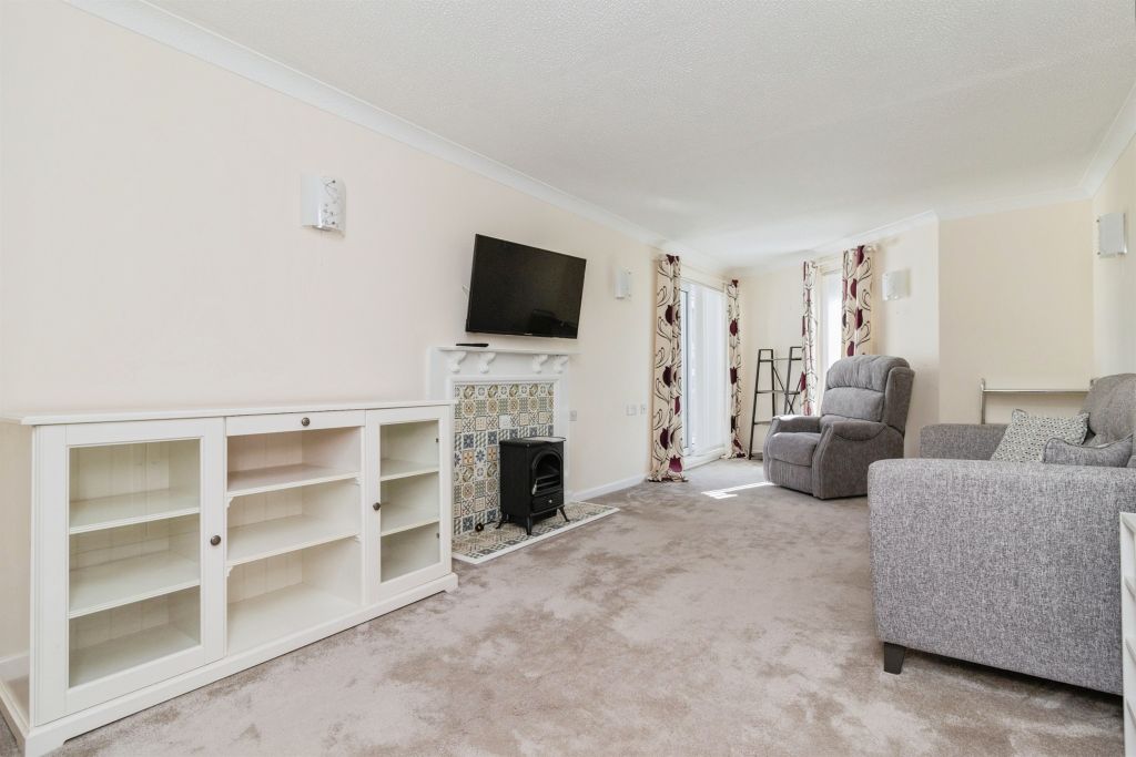 Property photo 2 of 17