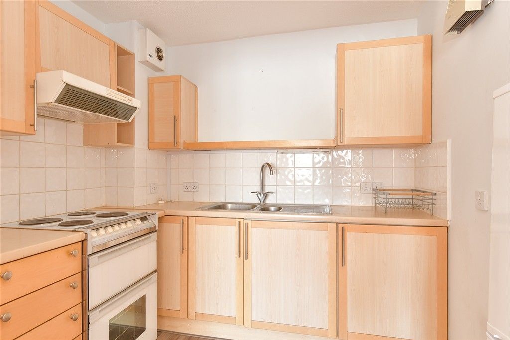 Property photo 3 of 10 Kitchen