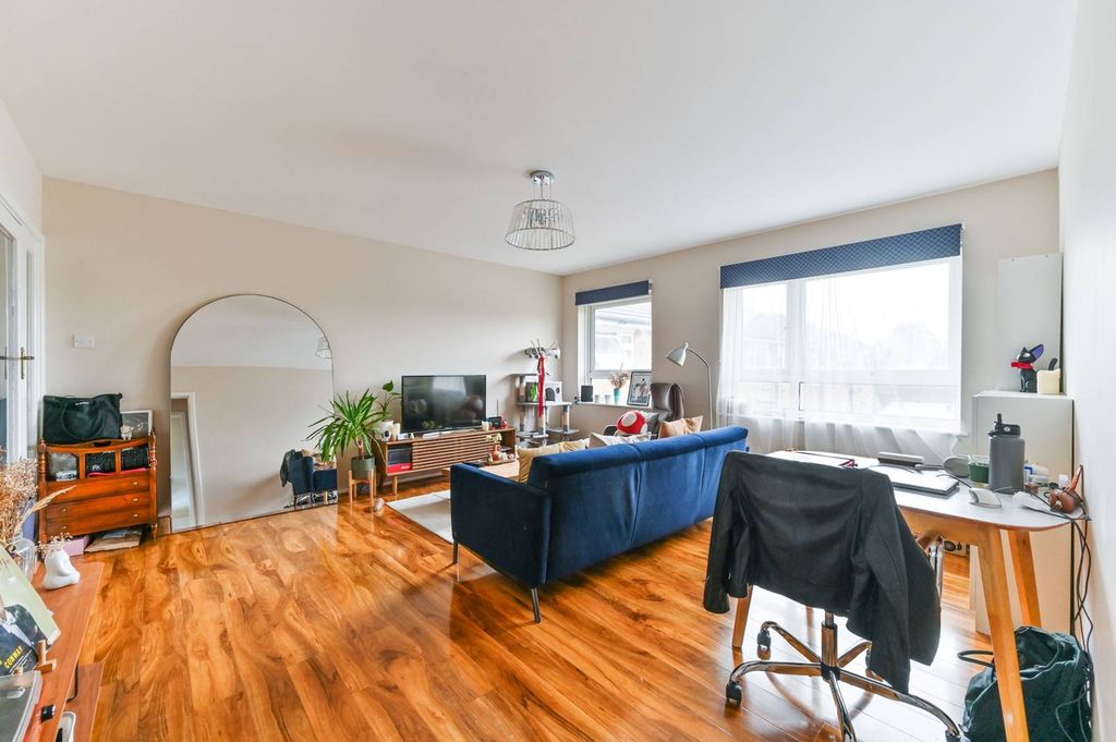 Property photo 3 of 7