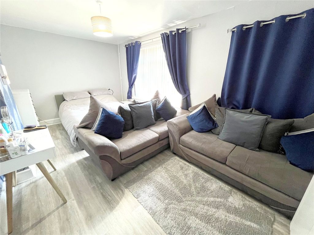 Property photo 2 of 16 Picture No. 08