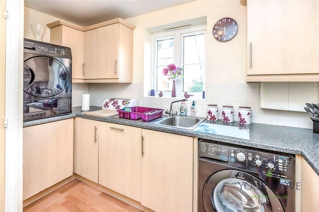 Property photo 3 of 7 Kitchen