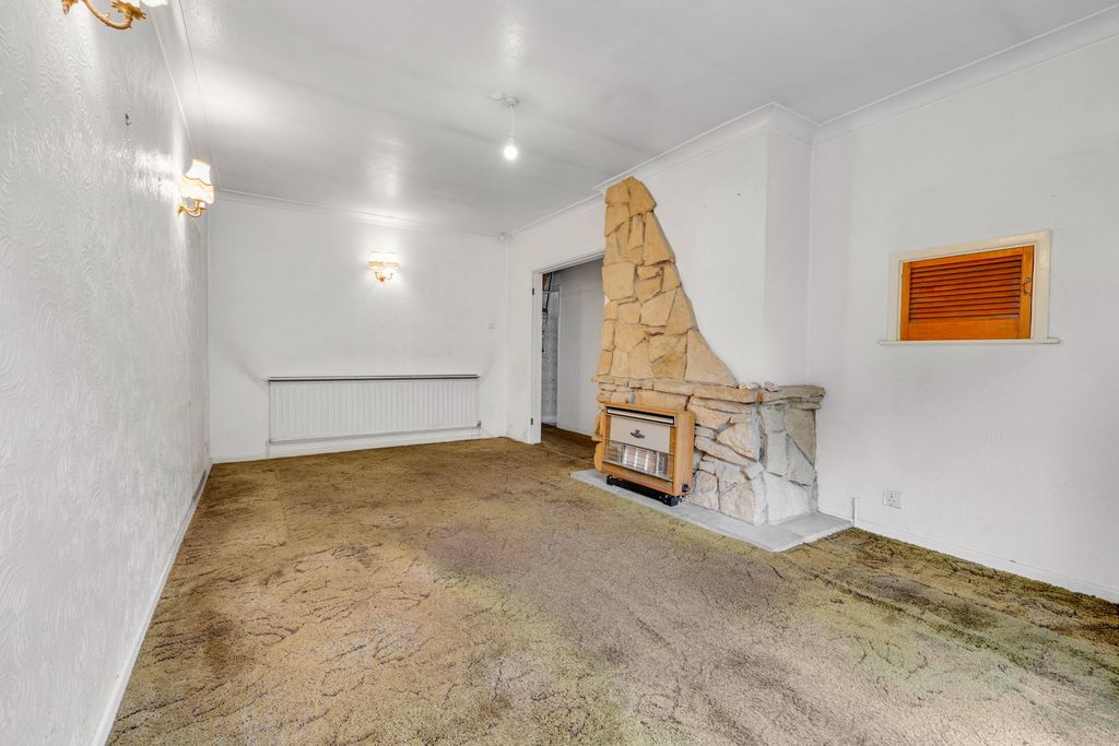 Property photo 3 of 33