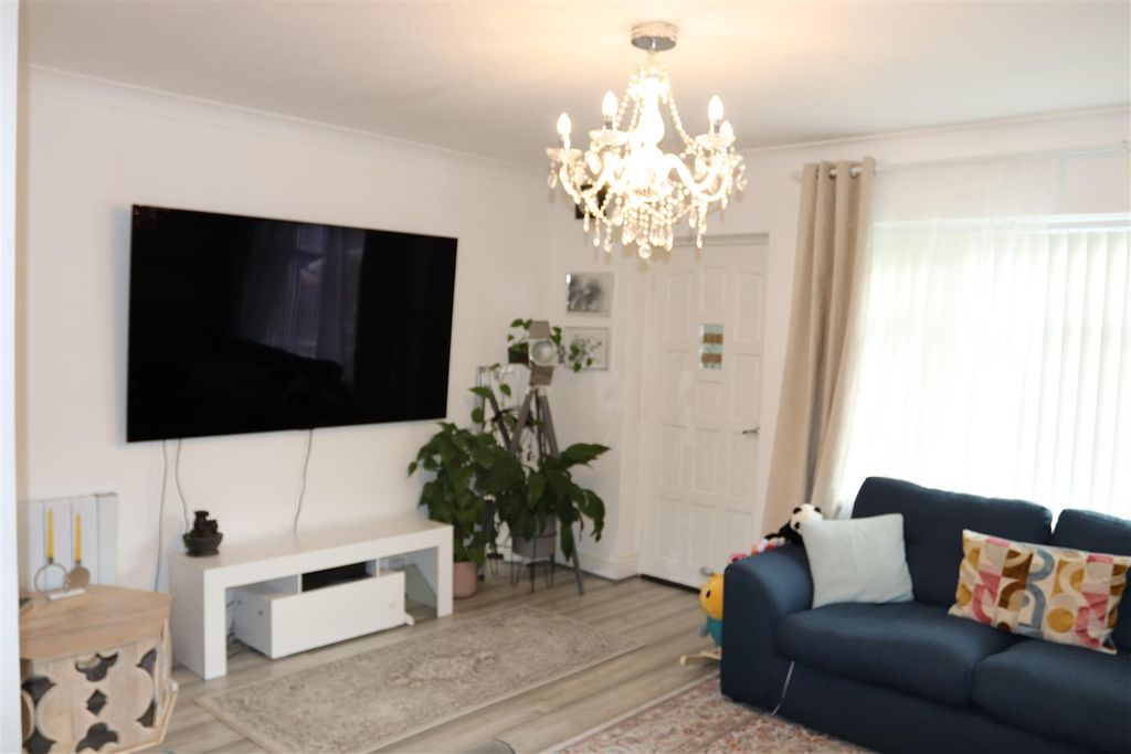 Property photo 3 of 24 Open Plan Lounge &amp; Dining Area