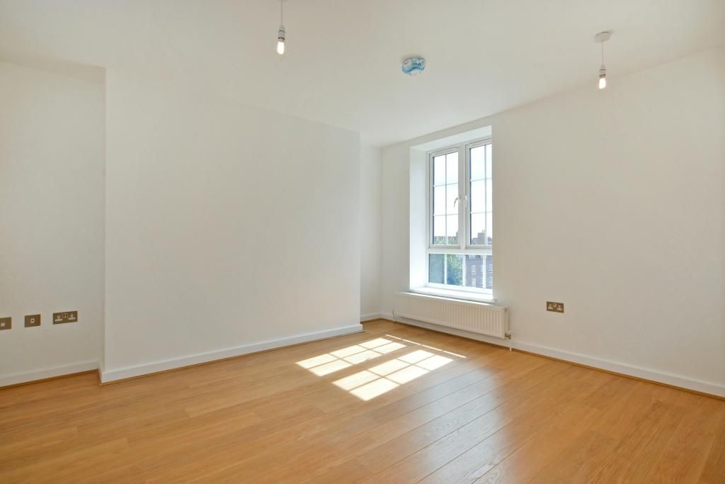 Property photo 2 of 6 Bedroom Area Part 1