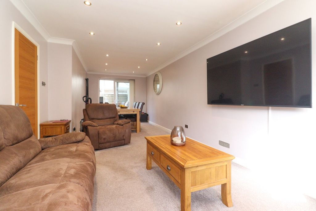 Property photo 3 of 16 Picture 3