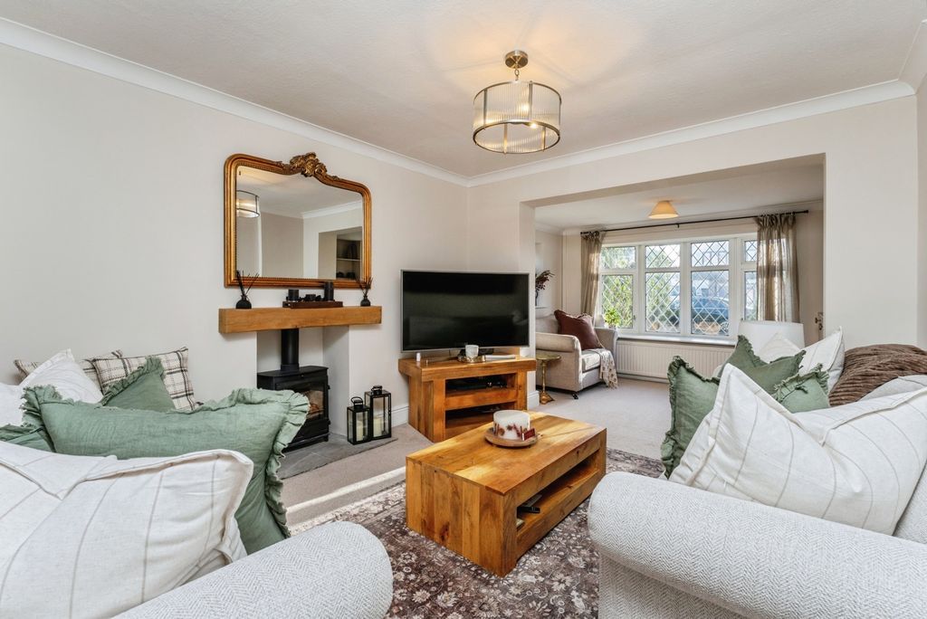 Property photo 2 of 25 Lounge