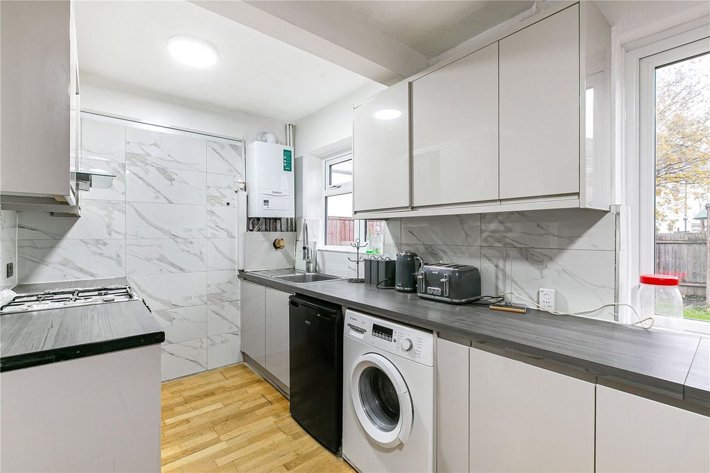 Property photo 3 of 23 Kitchen