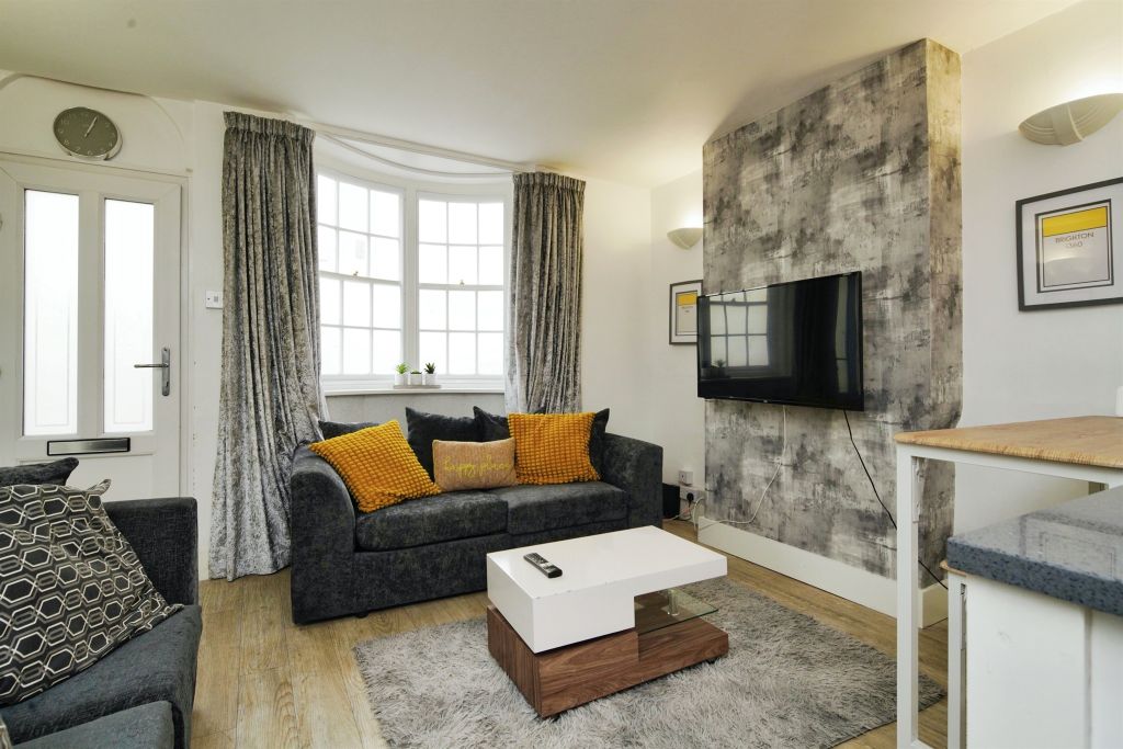 Property photo 3 of 16