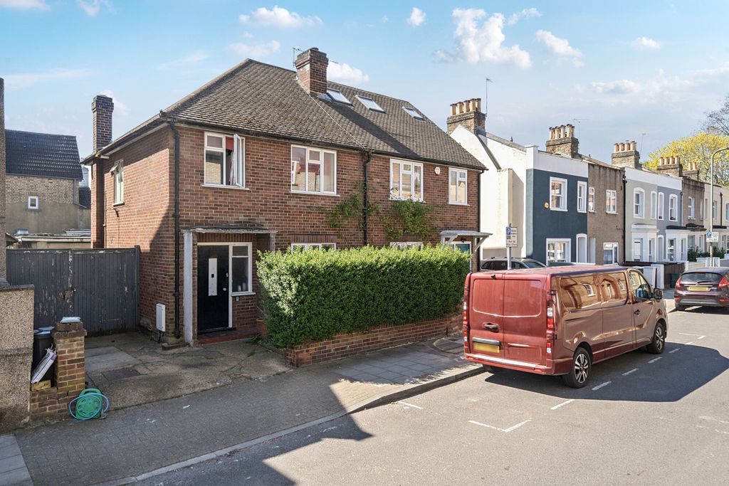 Property photo 1 of 18 Exterior