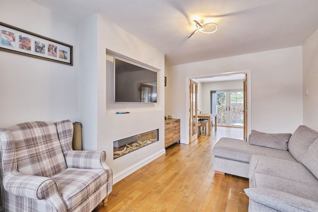 Property photo 2 of 20