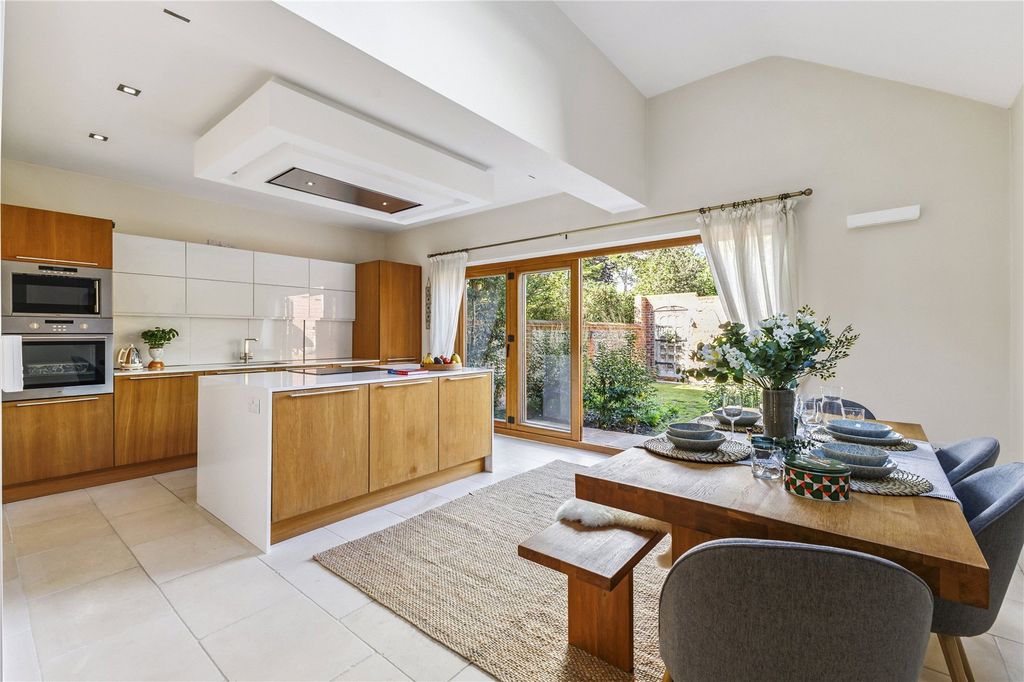 Property photo 2 of 12 Kitchen/Dining