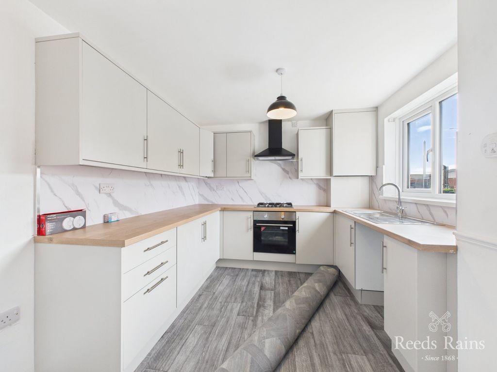 Property photo 2 of 19 Kitchen