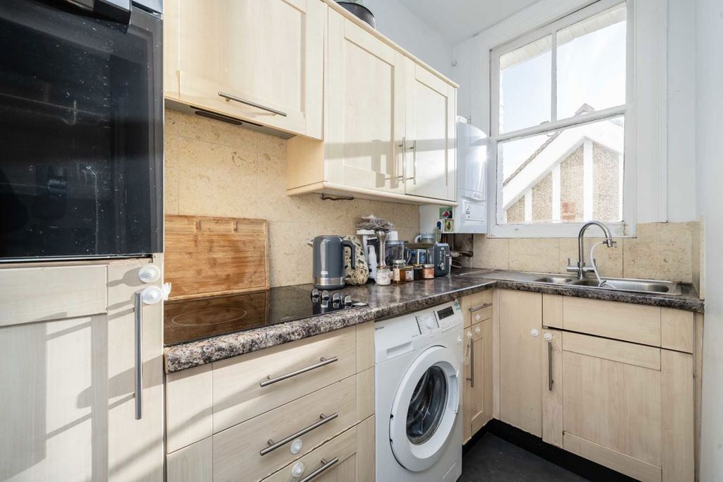 Property photo 3 of 6