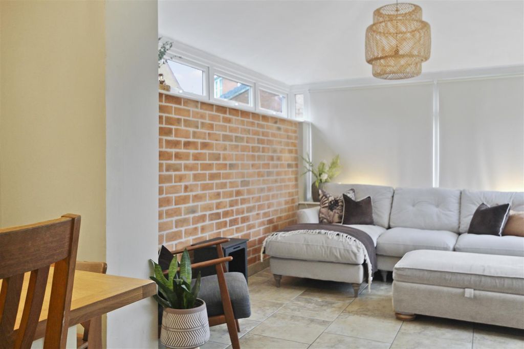 Property photo 3 of 28 Lodge Way