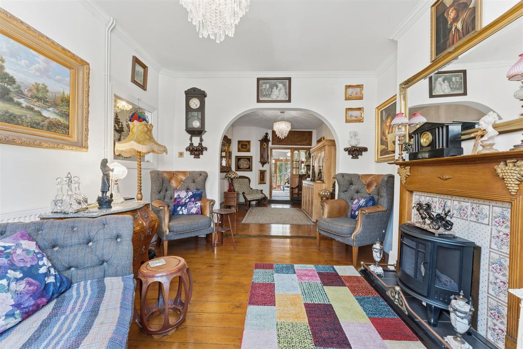 Property photo 2 of 31