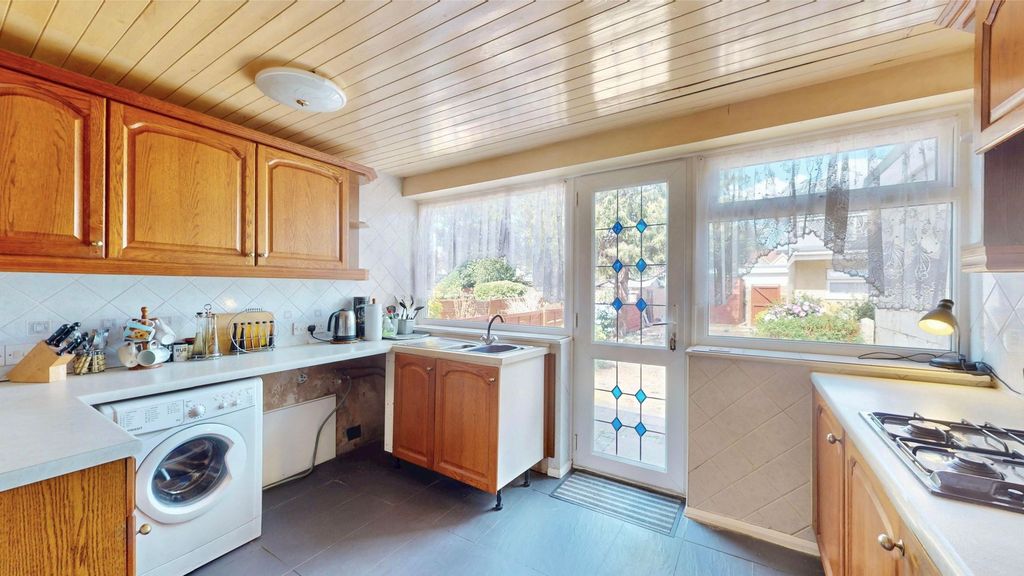 Property photo 2 of 20 Kitchen