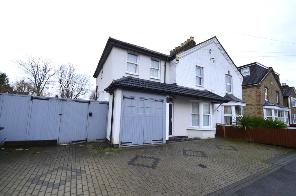 Property photo 1 of 6 4 Claremont