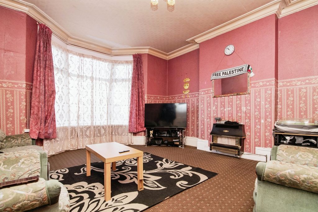 Property photo 2 of 17