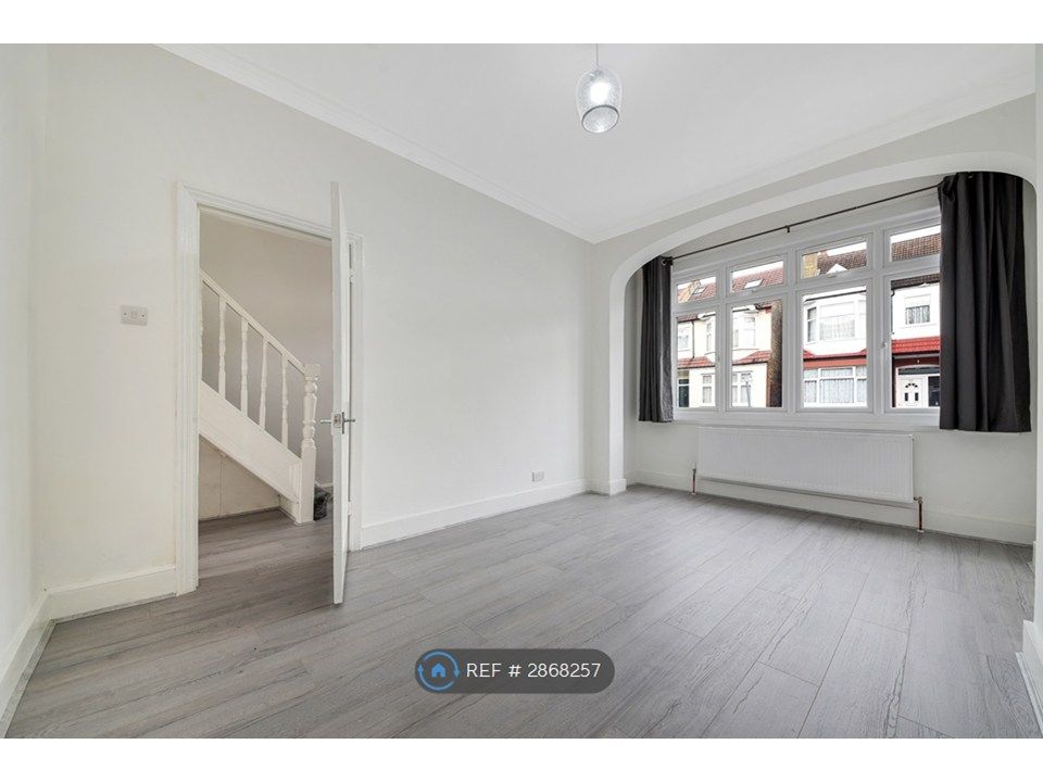 Property photo 2 of 13 Bedroom 1